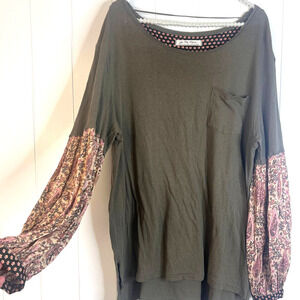 Free People Army Green Tee‎ with Flowy Sleeves and Hi/Low Hem SZ M
